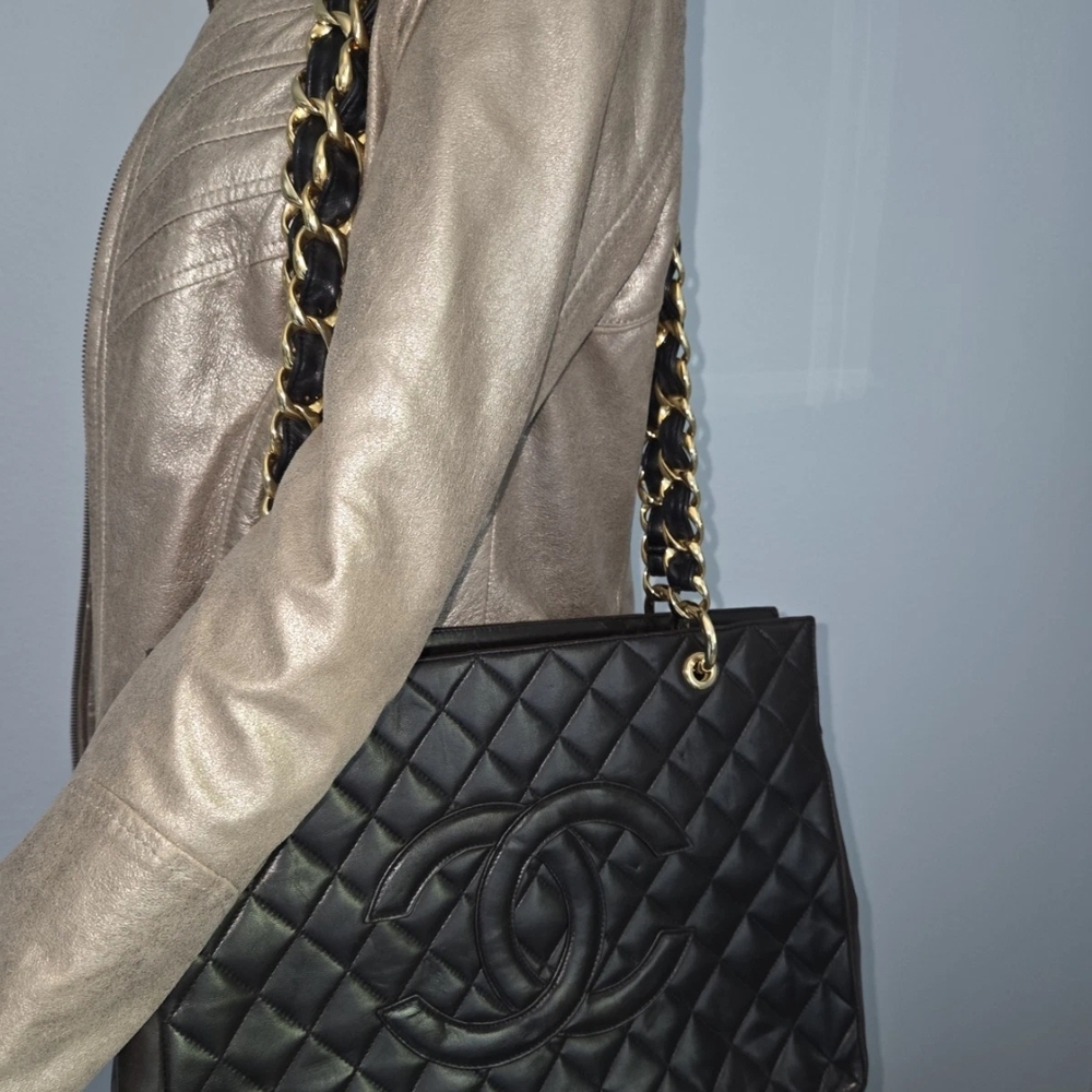 Chanel Vintage Black Quilted Leather Tote Bag 24k Plated Gold Chain Straps - Picture 2 of 16